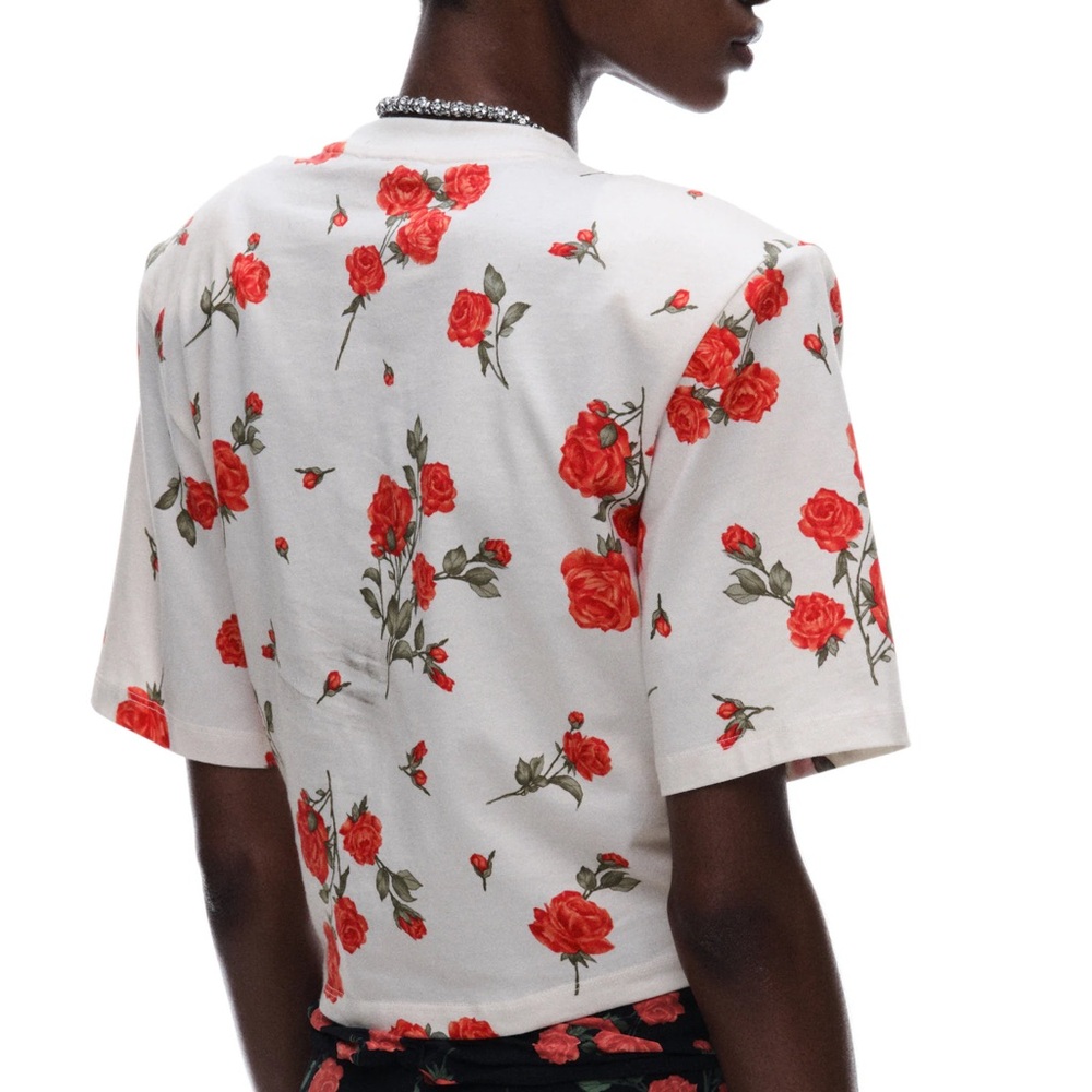 MAGDA BUTRYM H&M
PATTERNED T-SHIRT WITH ROSE APPLIQUÉ - Picture 4 of 5